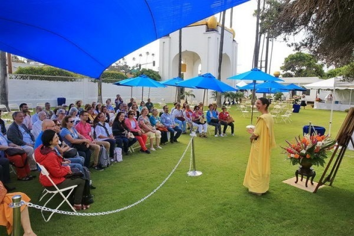 Ep C Crowd Listening To A Presentation On Paramahansa Yoganandas Life 087 C 1818 Bf 0983 Exp