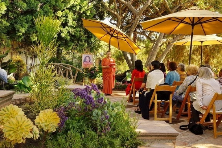 Ep C Attendees Learn About Aspects Of The Mother Center’S History 067 C 1818 Ad 37 1034 Exp