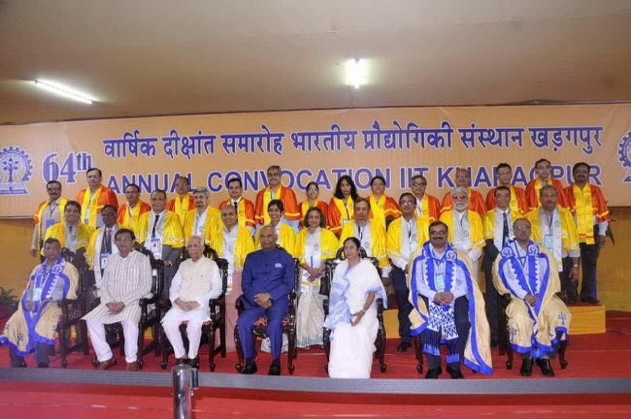The President Of India Seated Front Row Center With Recipients Of Iit Kharagpur’S