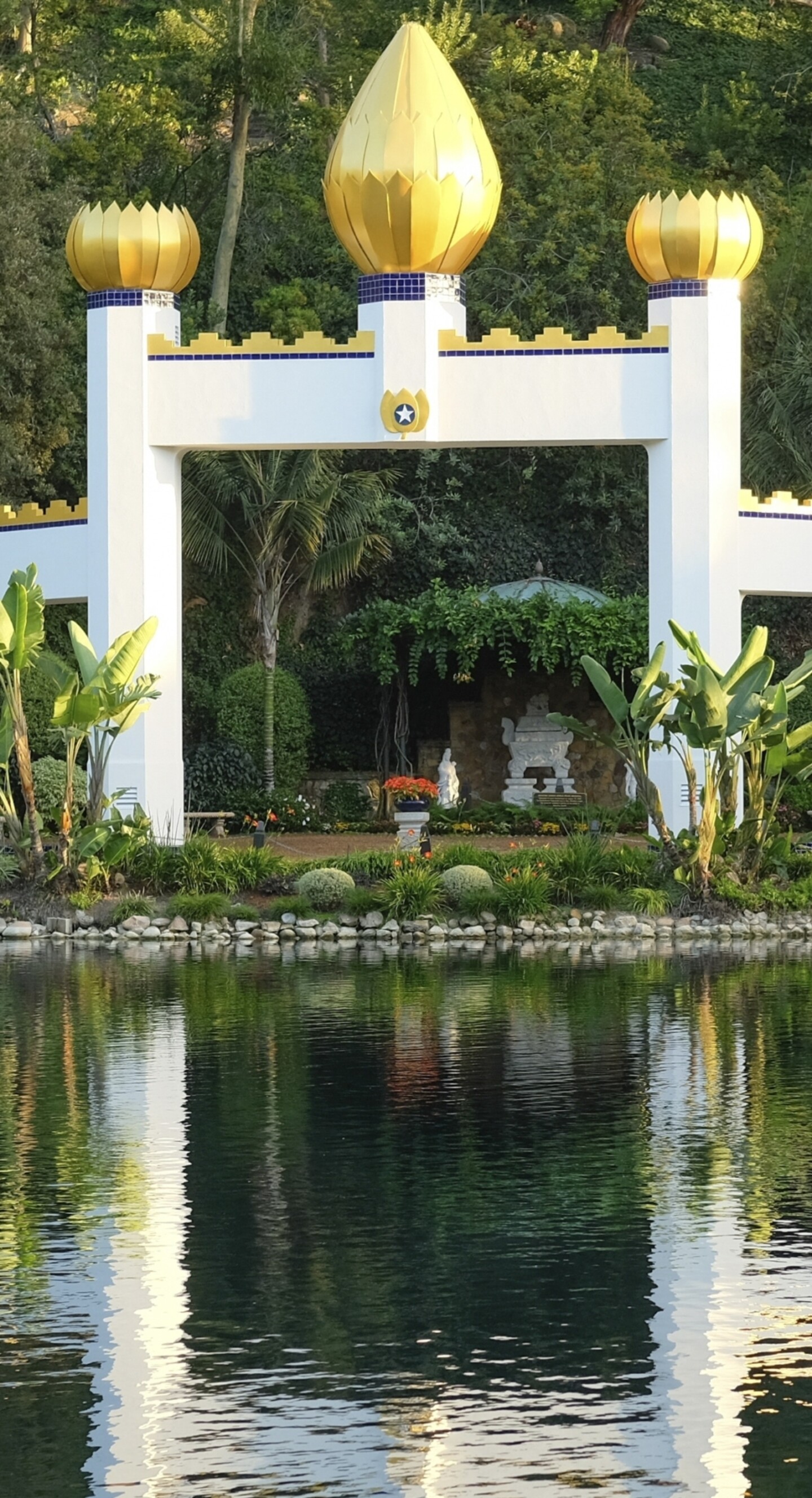 Lake Shrine 1242X2688 mobile 2